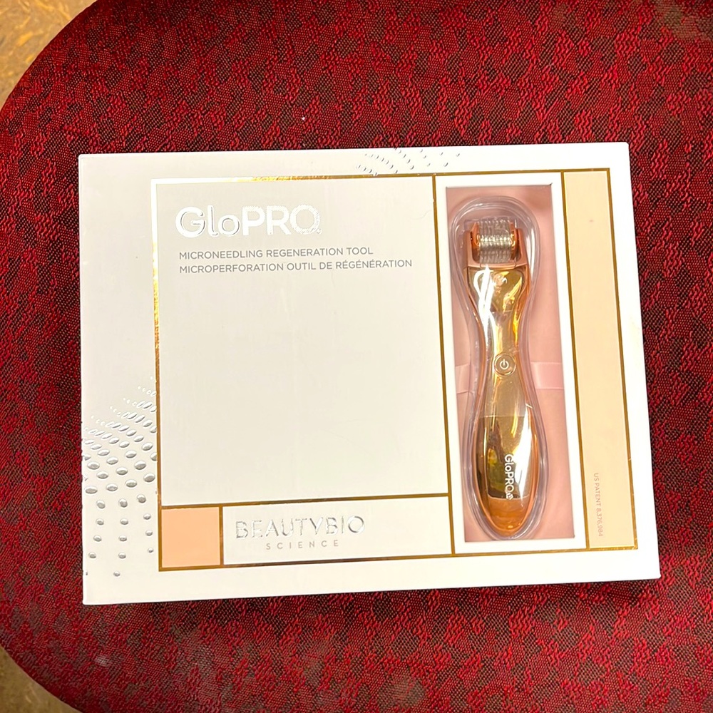 GloPro Microneedling Regeneration Tool